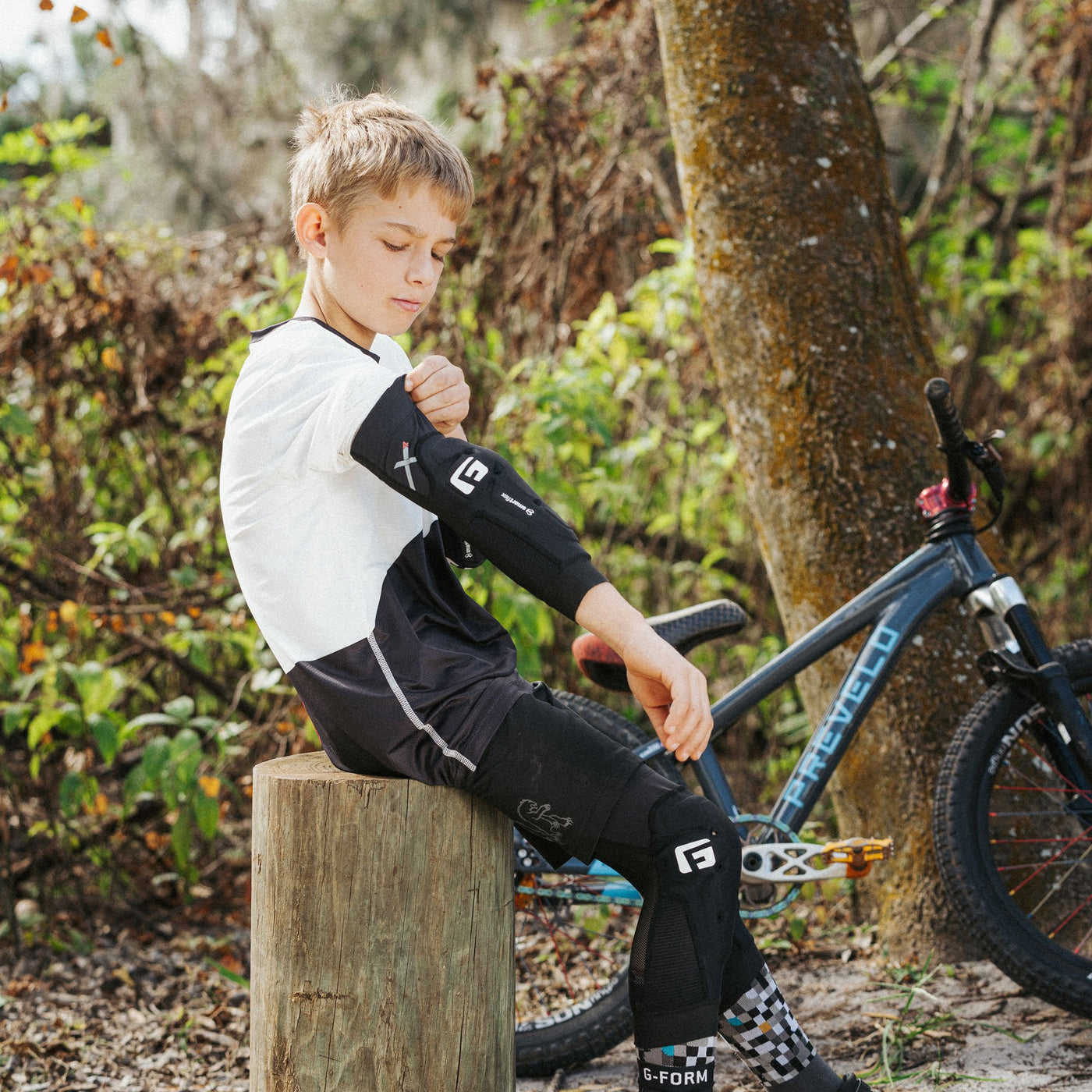 G-Form cycling protection Youth Pro-X4 Knee Guard